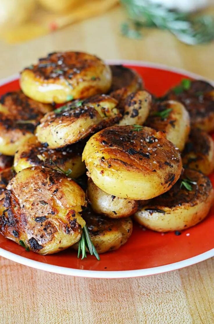 Картофель блюда на скорую. Блюда из картофеля. Вкусно из картошки. Самые вкусные блюда из картошки. Вкусняшки из картошки.