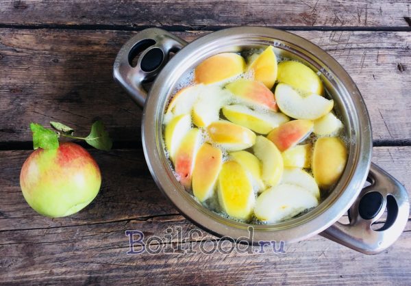 как сварить яблочный компот в кастрюле