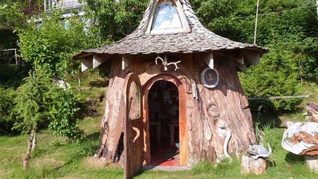 дачный домик в дереве