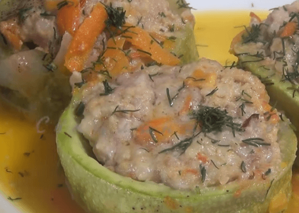 gotovye-farshirovannye-kabachki-s-risom Готовые фаршированные кабачки с рисом