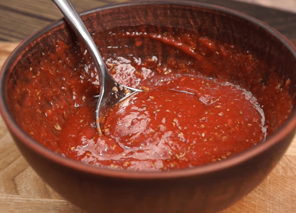 Соус, приготовленный из томатной пасты