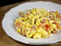 Scrambled Eggs with Ham and Tomatoes Recipe