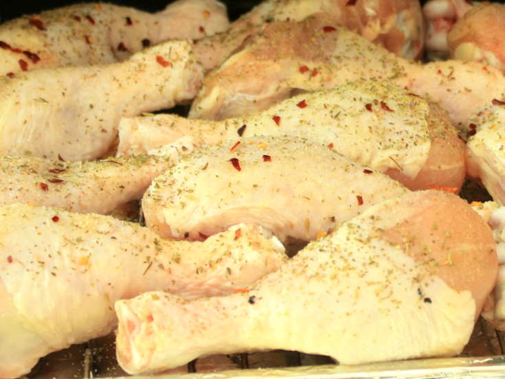 Seasoned Chicken Legs In Masterbuilt Smoker